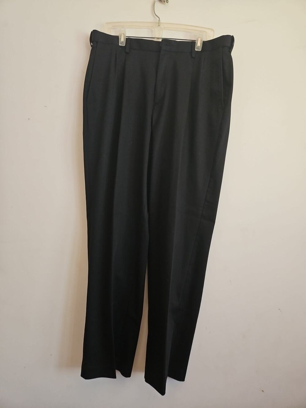 Haggar Pants Mens Sz 36X30 Black Classic Fit Premium No Iron Khaki Pleated